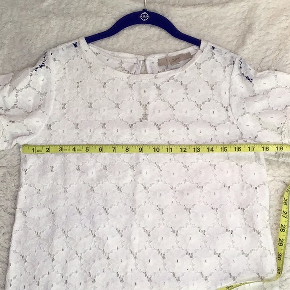 LOFT🌸 Beautiful Lace Blouse - Picture 7 of 8